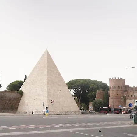 Domus Piramide Lägenhet Rom